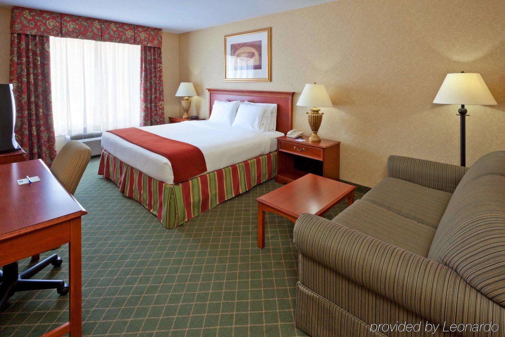 Holiday Inn Express Hotel & Suites Clifton Park By Ihg Exterior photo